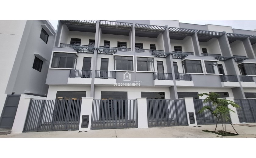 Nhà phố ngay KCN lớn nhất Việt Nam - Giá chỉ 2,1 tỷ/căn