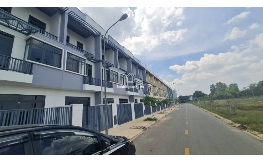 Ở trọ mãi hay có nhà riêng, sở hữu nhà mặt phố chỉ với 439 triệu