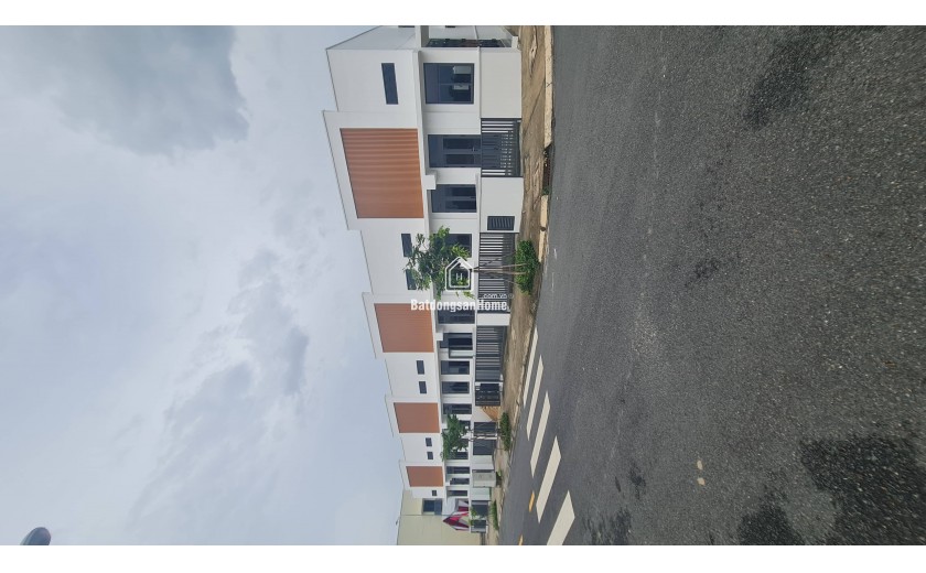 Ở trọ mãi hay có nhà riêng, sở hữu nhà mặt phố chỉ với 439 triệu