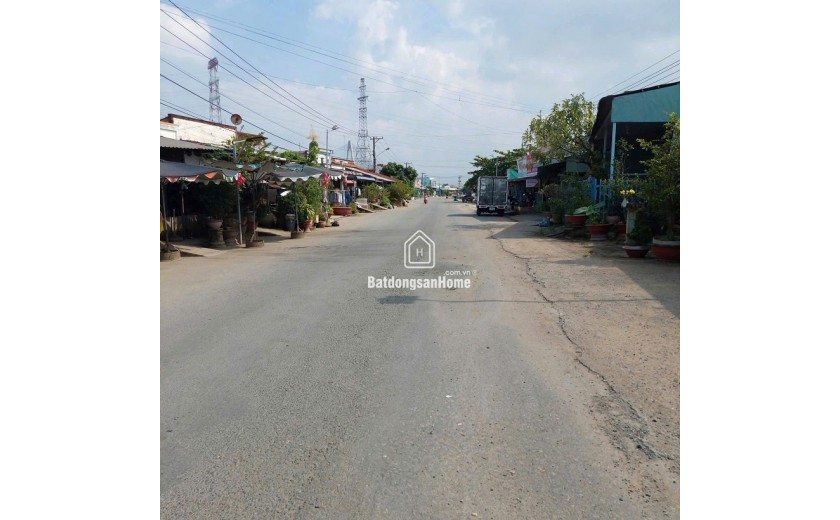 CHÍNH CHỦ CẦN TIỀN, BÁN GẤP GẤP NGÔI NHÀ ĐẦY TÂM HUYẾT . Nhà còn rất mới, hành nghề thẩm mỹ .