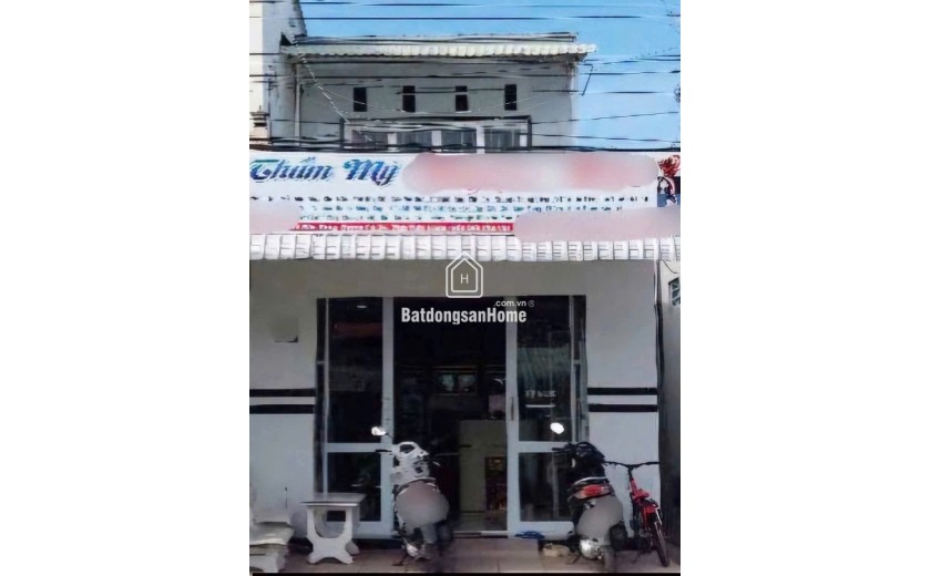 CHÍNH CHỦ CẦN TIỀN, BÁN GẤP GẤP NGÔI NHÀ ĐẦY TÂM HUYẾT . Nhà còn rất mới, hành nghề thẩm mỹ .