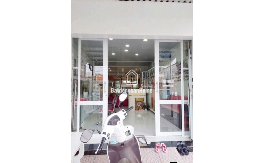 CHÍNH CHỦ CẦN TIỀN, BÁN GẤP GẤP NGÔI NHÀ ĐẦY TÂM HUYẾT . Nhà còn rất mới, hành nghề thẩm mỹ .