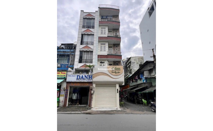 ** GÓC 2 MẶT TIỀN NGUYỄN BIỂU P. 2. QUẬN 5