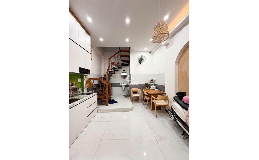 MỚI ĐẸP 100% Ở NGAY- Full Nội Thất 3 TẦNG Ngang 3.6m Nở Hậu –Gần MT Nguyễn Tri Phương 4 Tỷ Xíu