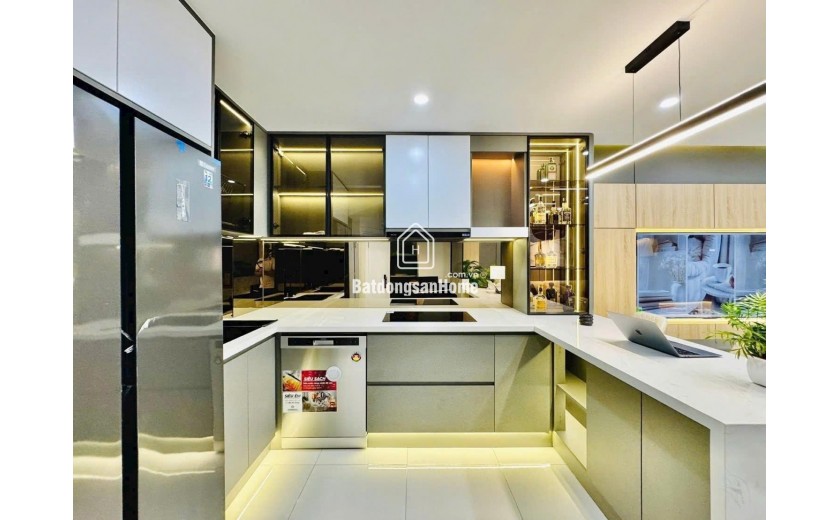 HÀNG HIẾM-Mặt Tiền NGÔ QUYỀN Trung Tâm Quận 5 (4.2x20.2) 5 Tầng-CHỈ 32 TỶ