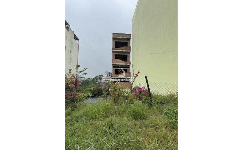 ĐẤT BIỂN TÂN TRÀ - DT 305M (15x20) - SẴN NHÀ 2 TẦNG KINH DOANH - 22 đ