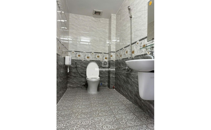 Bán nhà đường số 2, Phường Tăng Nhơn Phú B, Thủ Đức, TP HCM. DT 60m2. Giá 6,3 tỷ, sổ hồng. Liên hệ 0933125879.