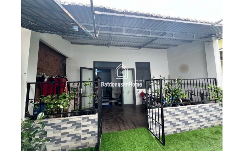 Bán nhà trong ngõ đường Đỗ Xuân Hợp, phường Phước Long B, Thủ Đức, TP HCM. DT 104m2, cấp 4.  giá 6,99 tỷ, sổ hồng.