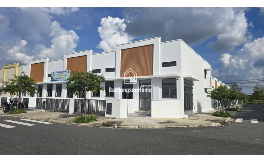 Nhà phố sổ sẵn liền kề bệnh viện quốc tế giá chỉ 2,1 tỷ