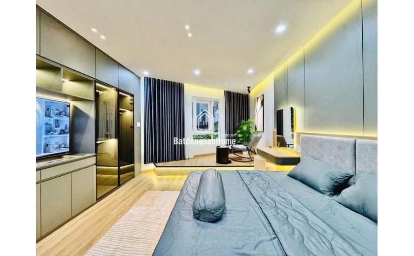 HÀNG HIẾM-Mặt Tiền NGÔ QUYỀN Trung Tâm Quận 5 (4.2x20.2) 5 Tầng-CHỈ 32 TỶ