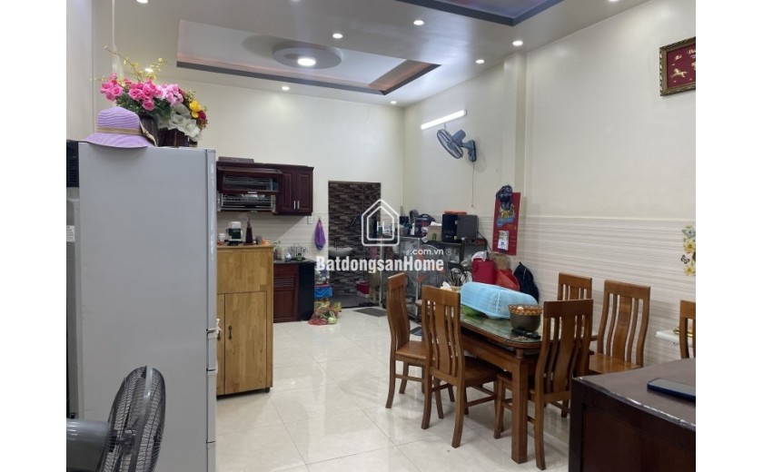 Bán nhà 3 tầng đường Lê Thị Hoa, Bình Chiểu, Thủ Đức. DT 71m2, sổ hồng, giá 5,8 tỷ. Liên hệ: 0933125879.