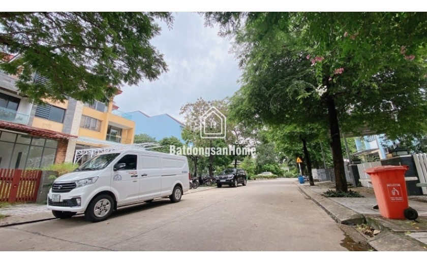 Bán Biệt Thự đường số 1, Hiệp Bình Phước, Thủ Đức, TP HCM. DT 225 m2, 4 tầng, 6PN. Giá 15.9 Tỷ,