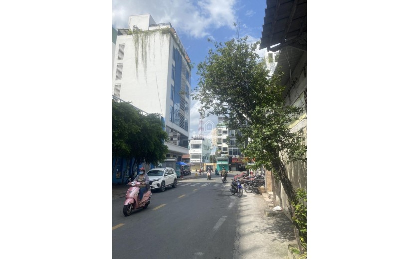 ** GÓC 2 MẶT TIỀN NGUYỄN BIỂU P. 2. QUẬN 5