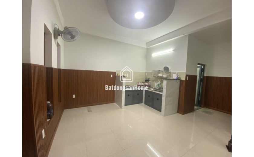 Bán nhà trong ngõ đường số 27, Hiệp Bình Chánh, Thủ Đức, TP HCM. DT 121m2, 3 tầng, giá 8,7 tỷ, sổ hồng, LH 0933125879.