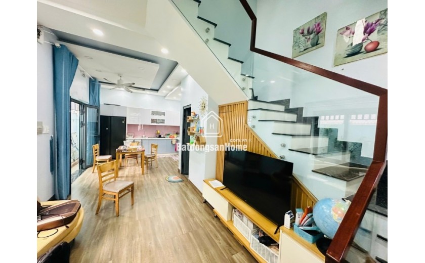 Bán nhà 3 tầng, DT 75m2, Số 7, Linh Trung, Thủ Đức, TP HCM giá 7,89  tỷ, sổ hồng. Liên hệ: 0933125879.