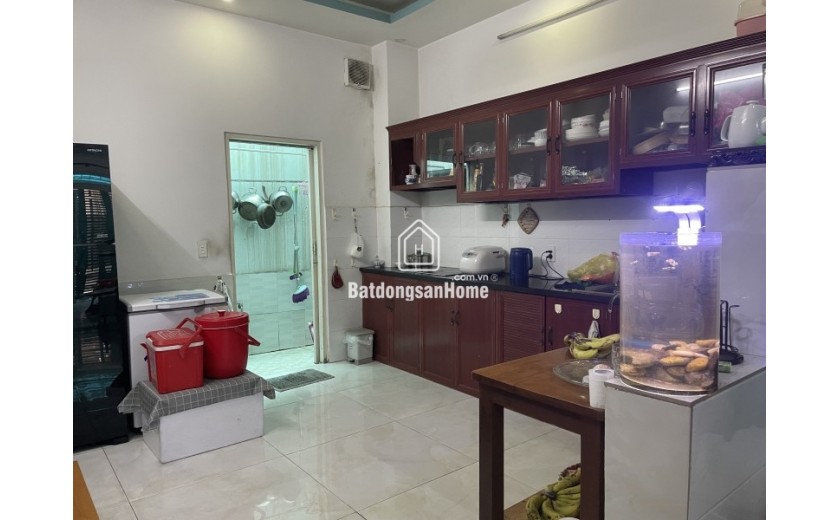 Bán nhà 3 tầng Quốc Lộ 13,, Hiệp Bình Phước, Thủ Đức. DT 60 m2, 4PN, 3WC, giá 7,4 tỷ, sổ hồng đầy đủ.