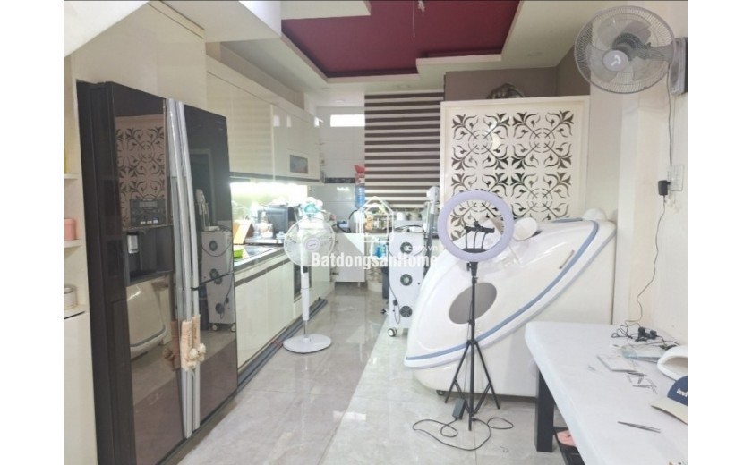 Bán nhà mặt phố đường Tự Do, Q.9, Thủ Đức, TP HCM. DT 90m2, 3 tầng, 4PN, 4WC, sổ hồng. Giá 9,05 tỷ