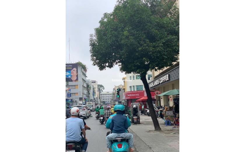 ** GÓC 2 MẶT TIỀN NGUYỄN BIỂU P. 2. QUẬN 5