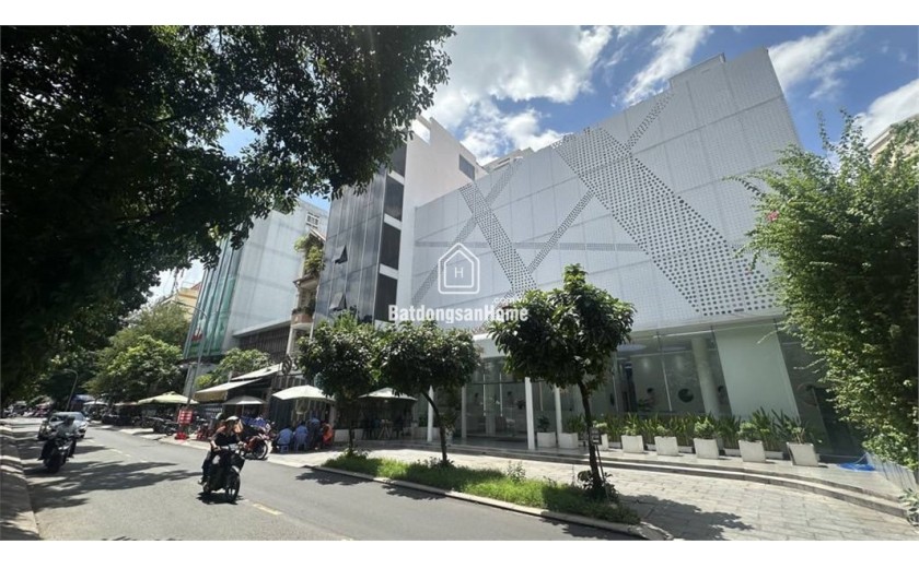 MẶT TIỀN TRUNG TÂM Quận 3,  KHU rất HIẾM NHÀ BÁN, dòng tiền THU NHẬP 2,4 TỶ/NĂM