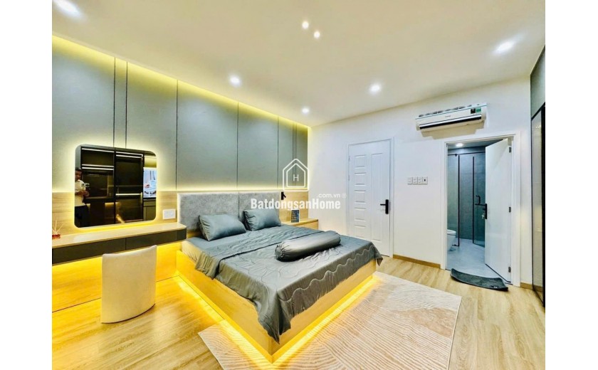 HÀNG HIẾM-Mặt Tiền NGÔ QUYỀN Trung Tâm Quận 5 (4.2x20.2) 5 Tầng-CHỈ 32 TỶ