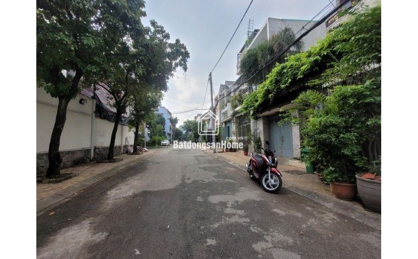 Bán nhà 3 tầng đường 109,  Phước Long B, Q.9, Hồ Chí Minh, diện tích 96m2, giá 8,45  tỷ, sổ hồng. Liên hệ 0933125879.