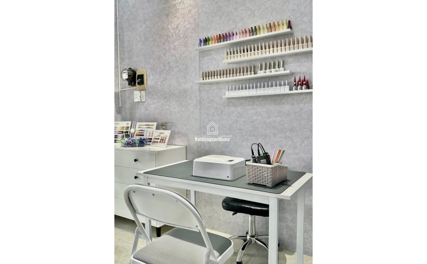 Có việc gia đình nên e cần sang quán nail gội, mặt bằng trung tâm, đường ăn uống, gần cầu rồng.