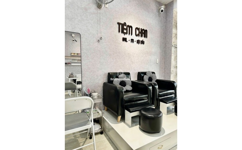 Có việc gia đình nên e cần sang quán nail gội, mặt bằng trung tâm, đường ăn uống, gần cầu rồng.