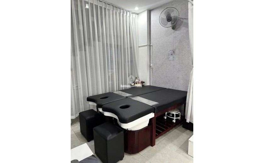 Có việc gia đình nên e cần sang quán nail gội, mặt bằng trung tâm, đường ăn uống, gần cầu rồng.