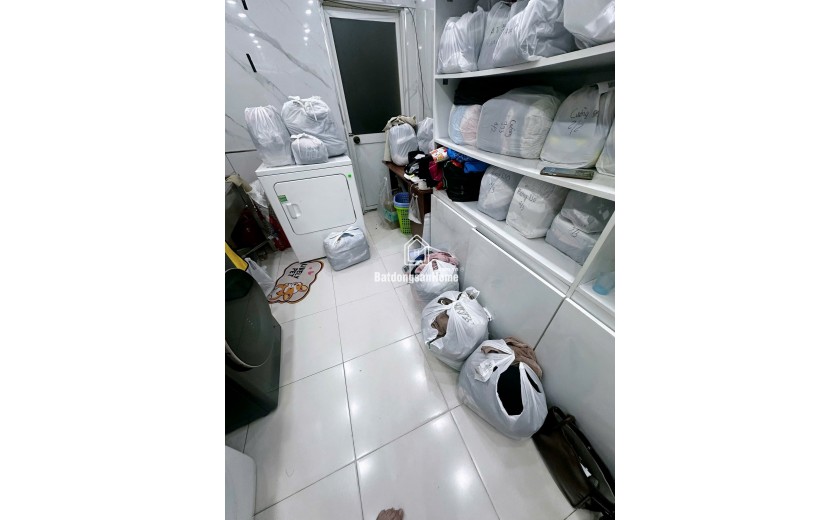 Em cần sang nhượng tiệm giặt đang hoạt động ổn định, full đồ, không cần đầu tư thêm.