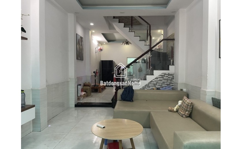 Bán nhà 3 tầng Quốc Lộ 13,, Hiệp Bình Phước, Thủ Đức. DT 60 m2, 4PN, 3WC, giá 7,4 tỷ, sổ hồng đầy đủ.