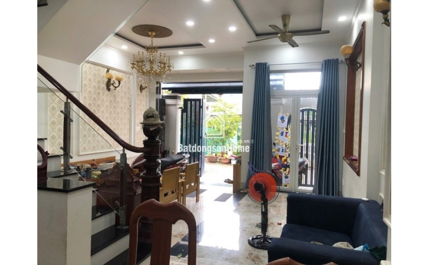 Bán nhà 4 tầng trong ngõ Làng Tăng Phú, Q.9, Thủ Đức, TP HCM. DT 61m2, giá 7,99  tỷ, sổ hồng, 4PN, 4WC. Liên hệ 0933125879.