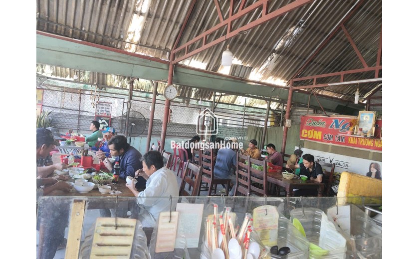 Sang quán cơm tại  Ngã ba cây xăng Đông Tân, Dĩ An, Bình Dương