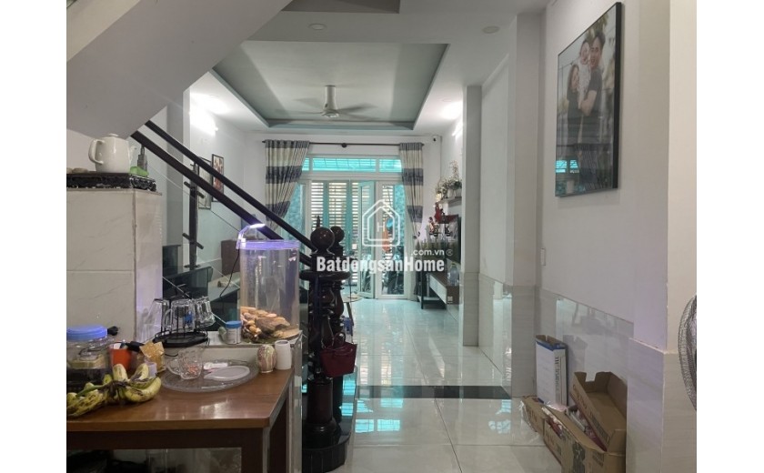 Bán nhà 3 tầng Quốc Lộ 13,, Hiệp Bình Phước, Thủ Đức. DT 60 m2, 4PN, 3WC, giá 7,4 tỷ, sổ hồng đầy đủ.