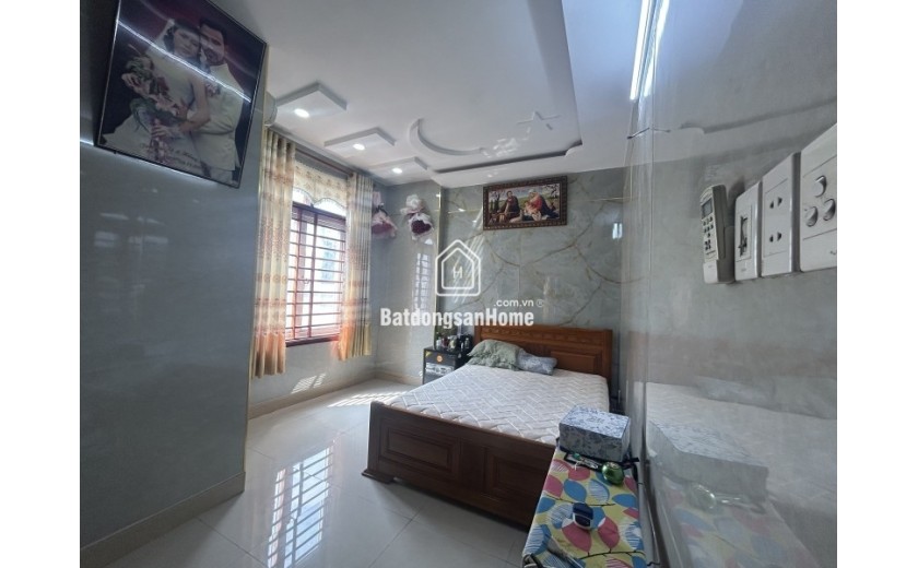 Bán nhà 3 tầng 50m2 đường Số 6, Linh Xuân, Thủ Đức, TP HCM. Giá 4,95 tỷ, sổ hồng chính chủ.