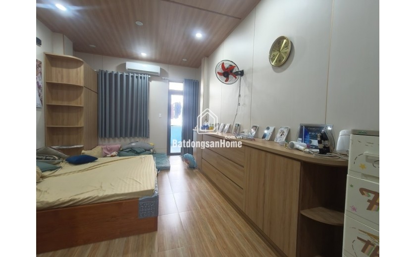 Bán nhà mặt phố đường Số 10, Phước Bình, Thủ Đức, TP HCM. DT 124m2, 2 tầng, 3PN, 3WC, giá 10,69 tỷ, sổ hồng chính chủ.