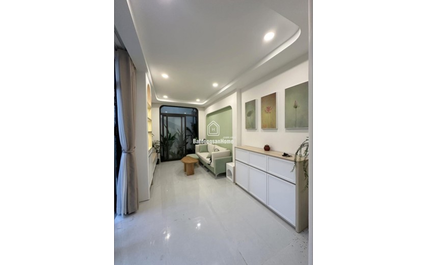 Bán nhà mặt phố Tăng Nhơn Phú A, Thủ Đức, TP HCM. DT 74m2, 4 tầng, 5 phòng ngủ, sổ hồng, giá 8.4 tỷ. Liên hệ: 0933125879.