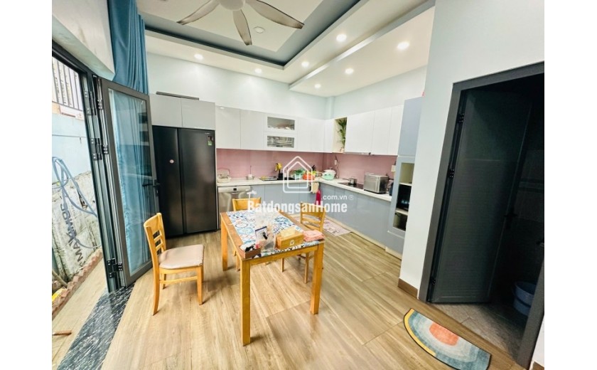 Bán nhà 3 tầng, DT 75m2, Số 7, Linh Trung, Thủ Đức, TP HCM giá 7,89  tỷ, sổ hồng. Liên hệ: 0933125879.