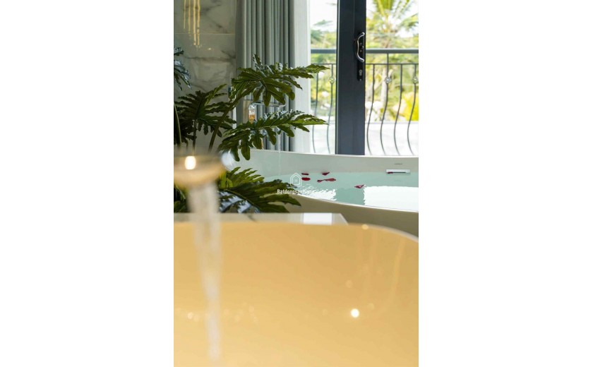 Biệt thự mặt tiền biển Mỹ Khê đường Lưu Quang Thuận 107m2 giá 68 tỷ