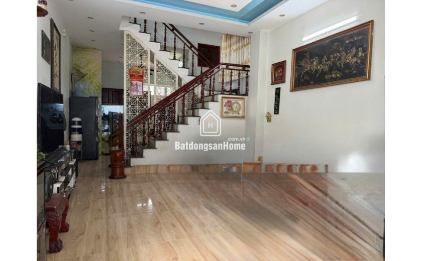 Bán nhà 3 tầng 61m2, đường Số 6, Linh Xuân, Thủ Đức, TP HCM, giá 5,45  tỷ, sổ hồng, thuận tiện sinh sống. Gọi 0933125879!