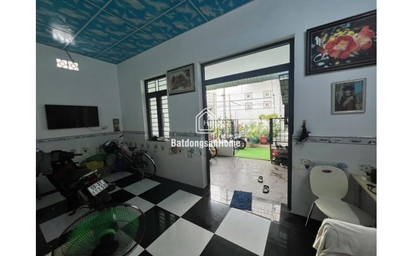 Bán nhà trong ngõ đường Đỗ Xuân Hợp, phường Phước Long B, Thủ Đức, TP HCM. DT 104m2, cấp 4.  giá 6,99 tỷ, sổ hồng.