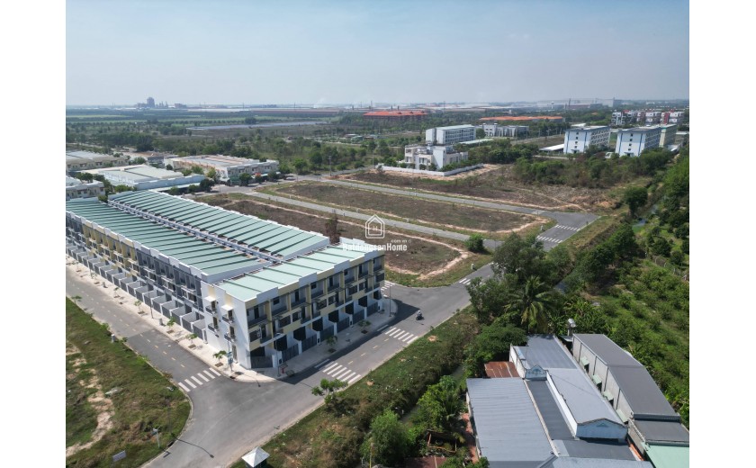 Nhà phố ngay KCN lớn nhất Việt Nam - Giá chỉ 2,1 tỷ/căn