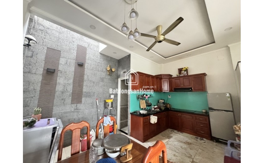 Bán nhà 4 tầng trong ngõ Làng Tăng Phú, Q.9, Thủ Đức, TP HCM. DT 61m2, giá 7,99  tỷ, sổ hồng, 4PN, 4WC. Liên hệ 0933125879.