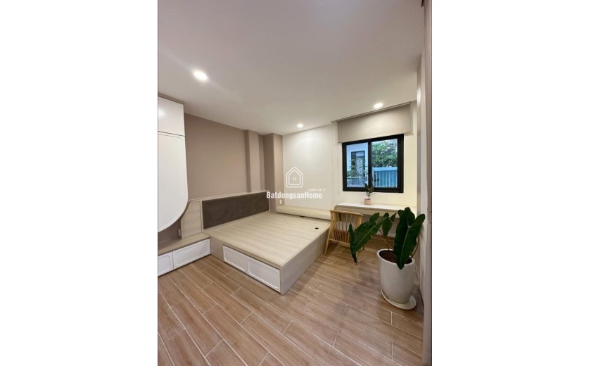 Bán nhà mặt phố Tăng Nhơn Phú A, Thủ Đức, TP HCM. DT 74m2, 4 tầng, 5 phòng ngủ, sổ hồng, giá 8.4 tỷ. Liên hệ: 0933125879.