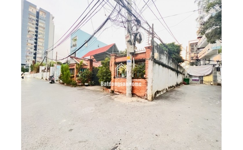 Bán nhà trong ngõ đường số 8, Linh Trung, Thủ Đức, TP HCM - Diện tích 194m2, cấp 4. Giá 10,9 tỷ, sổ hồng. Liên hệ: 0933125879.