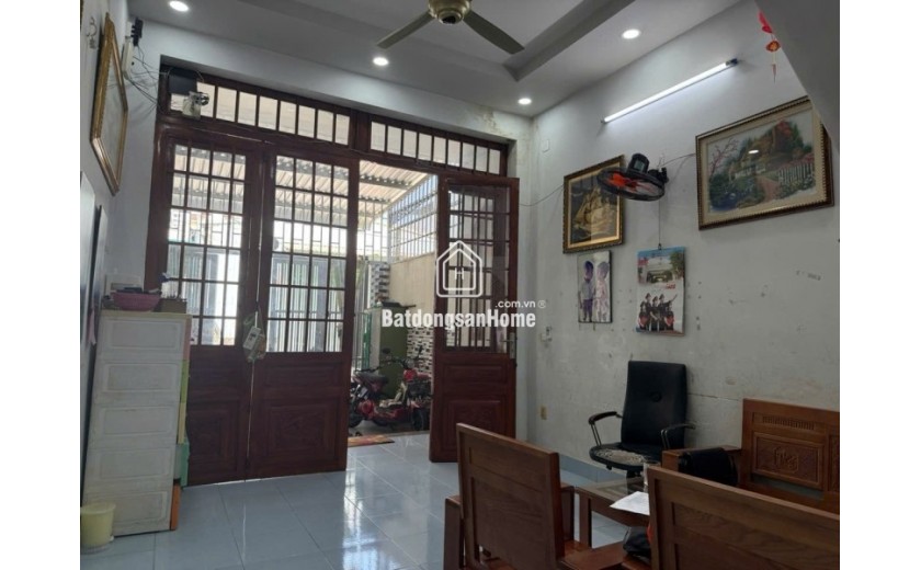 Bán nhà 3 tầng đường 109,  Phước Long B, Q.9, Hồ Chí Minh, diện tích 96m2, giá 8,45  tỷ, sổ hồng. Liên hệ 0933125879.