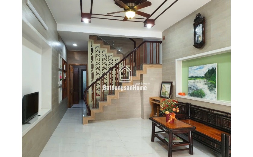 Bán nhà 3 tầng mặt tiền Núi Thành 70m2 giá 12.8 tỷ kinh doanh tốt