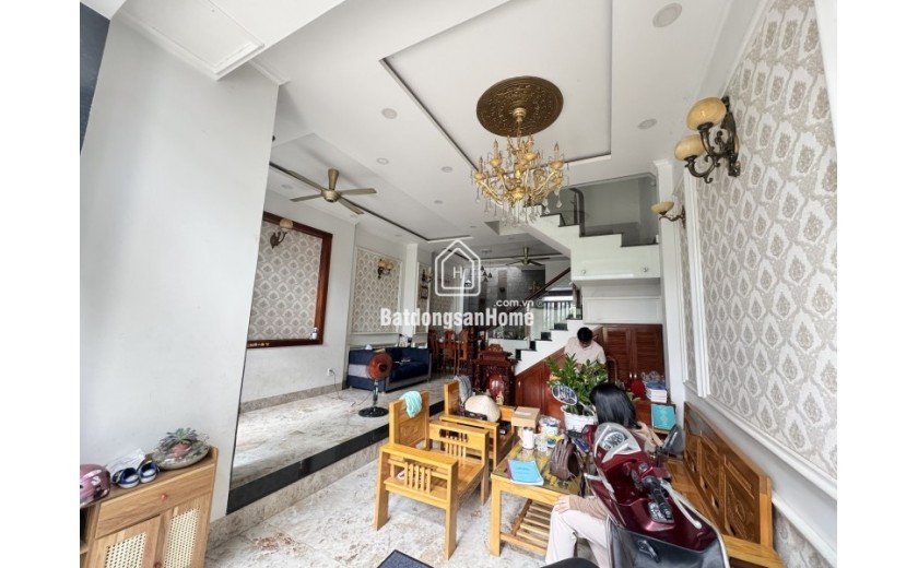 Bán nhà 4 tầng trong ngõ Làng Tăng Phú, Q.9, Thủ Đức, TP HCM. DT 61m2, giá 7,99  tỷ, sổ hồng, 4PN, 4WC. Liên hệ 0933125879.