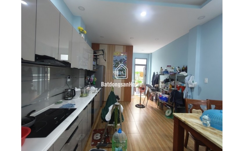 Bán nhà mặt phố đường Số 10, Phước Bình, Thủ Đức, TP HCM. DT 124m2, 2 tầng, 3PN, 3WC, giá 10,69 tỷ, sổ hồng chính chủ.