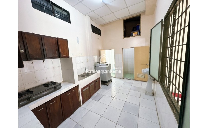 Bán nhà mặt phố Hiệp Phú, Q.9, TP HCM. DT  98m2, một trệt giá 6.9 tỷ, sổ hồng đầy đủ. Liên hệ 0933125879.