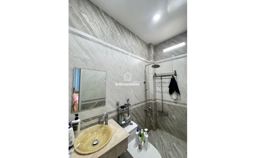 Bán nhà 4 tầng trong ngõ Làng Tăng Phú, Q.9, Thủ Đức, TP HCM. DT 61m2, giá 7,99  tỷ, sổ hồng, 4PN, 4WC. Liên hệ 0933125879.